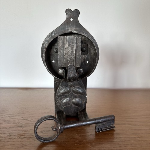 Antikes truhen schloss mit - truhen,