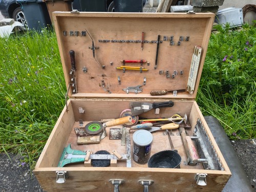 Historischer werkzeugkasten - historischer,